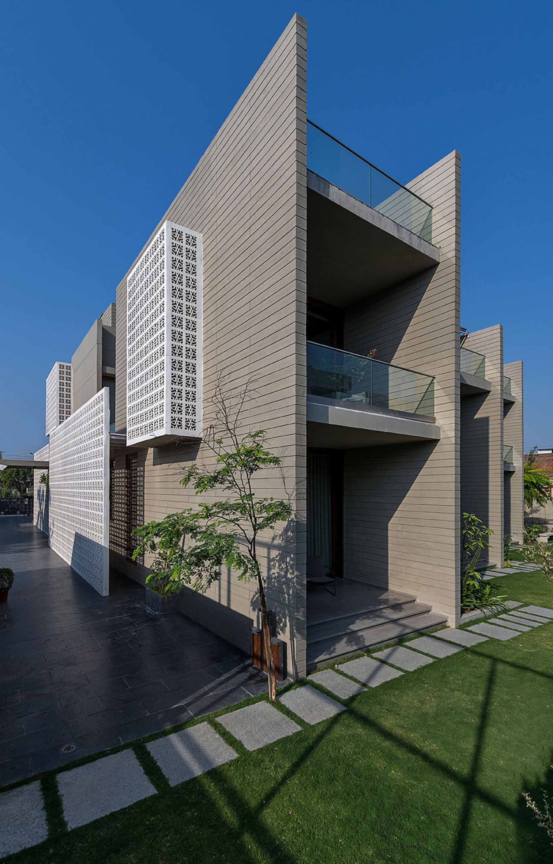 18-screens by-sanjay-puri-architects